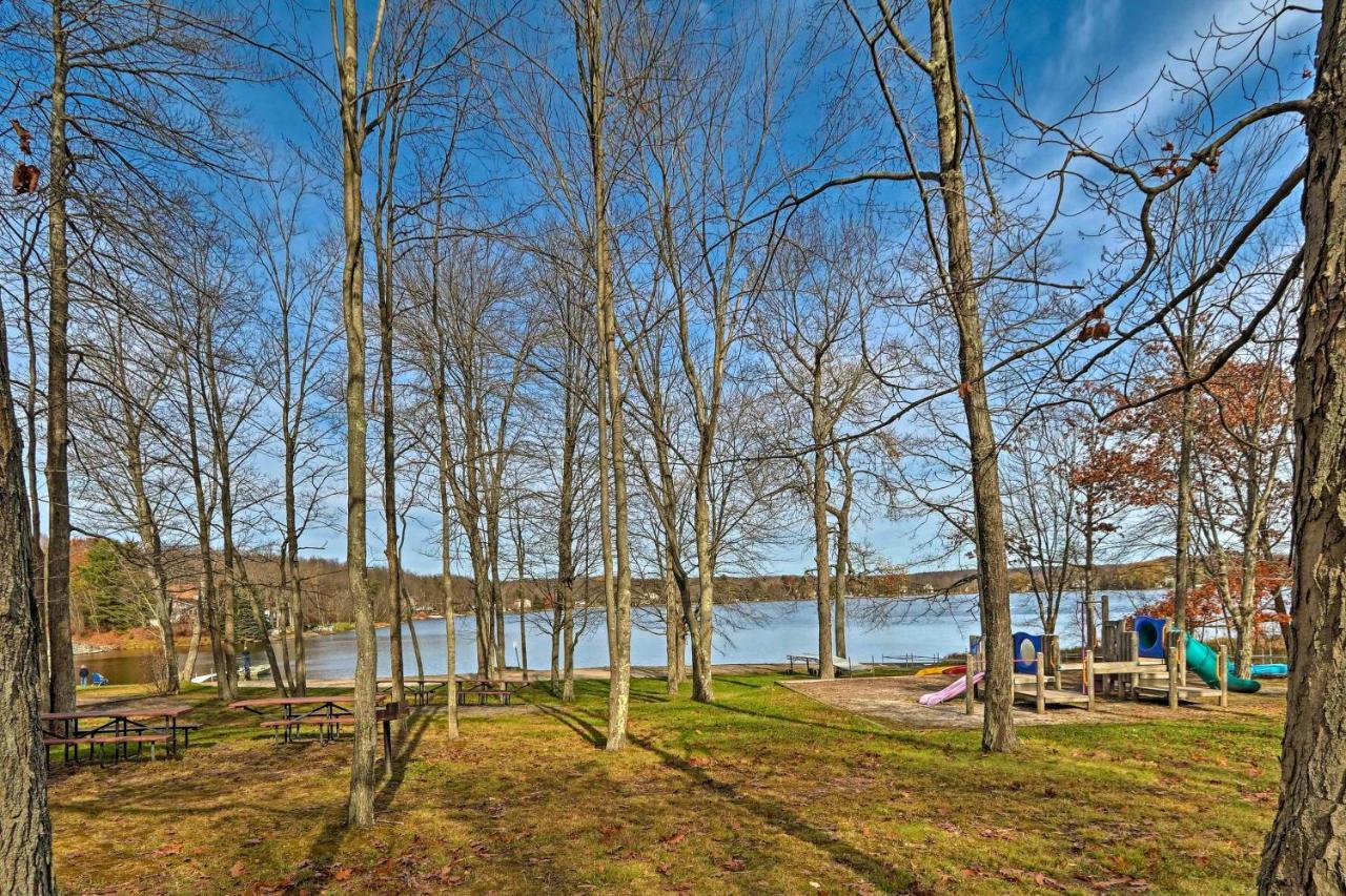Arrowhead With Hot Tub, 12 Mi To Ski! Pocono Lake