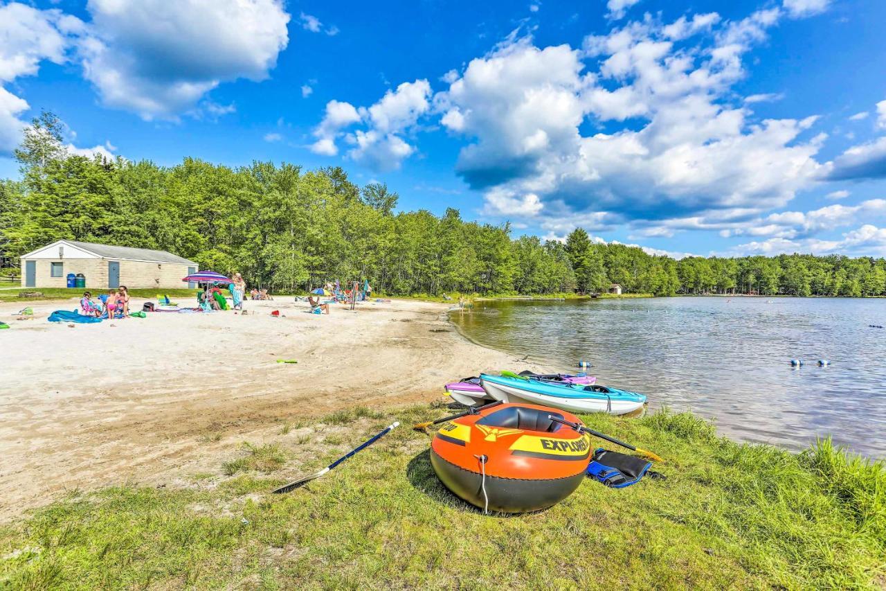 Arrowhead With Hot Tub, 12 Mi To Ski! * Pocono Lake