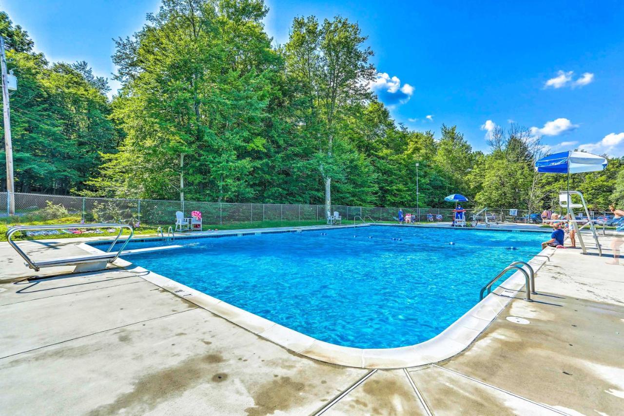 Arrowhead With Hot Tub, 12 Mi To Ski! Pocono Lake