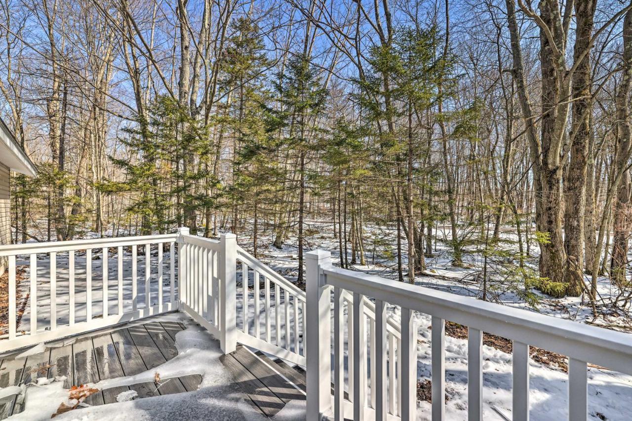 Arrowhead With Hot Tub, 12 Mi To Ski! Pocono Lake