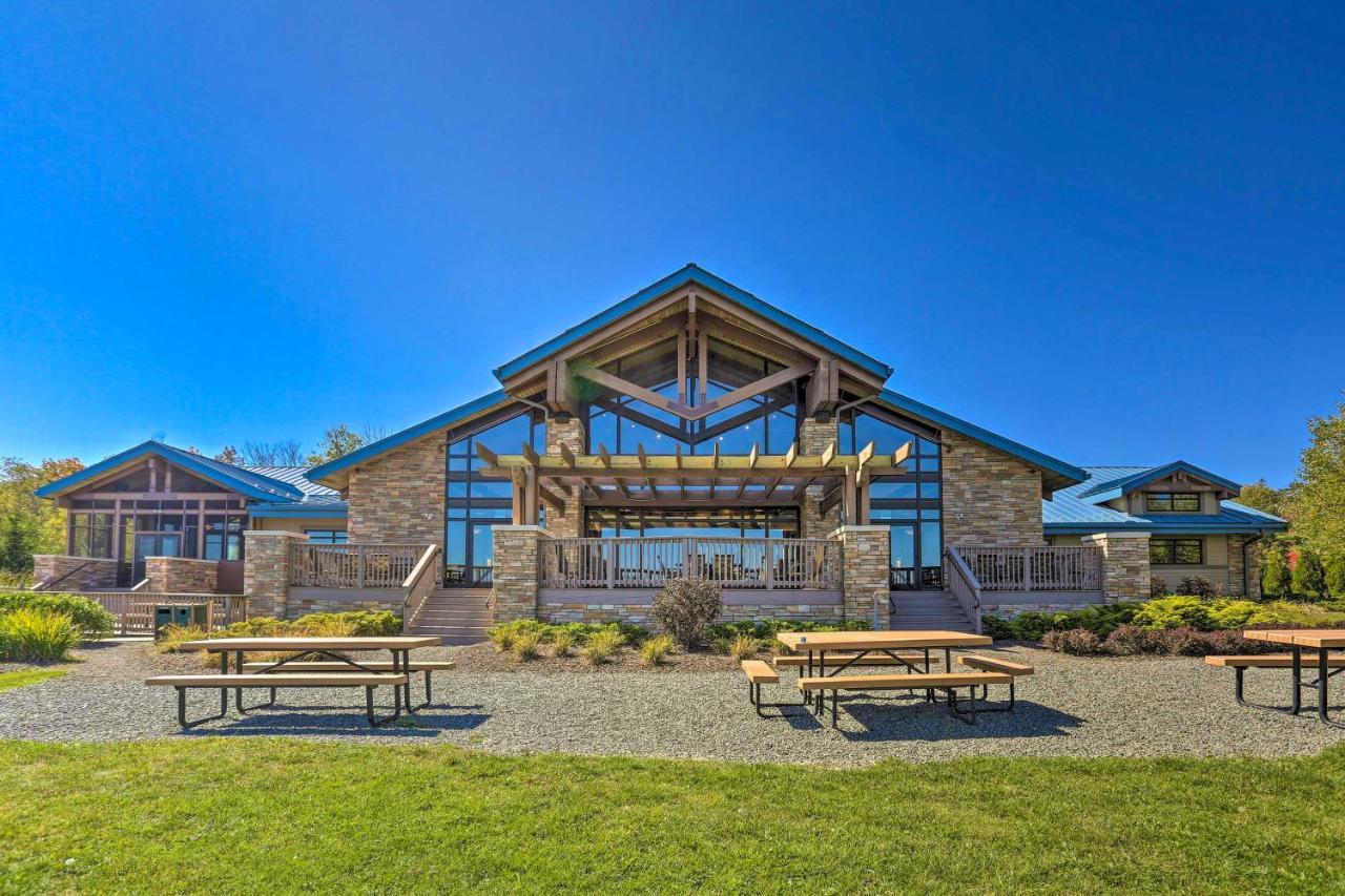 Arrowhead With Hot Tub, 12 Mi To Ski! Ferienhaus *